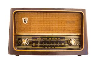 Vintage radio antique isolated with clipping path